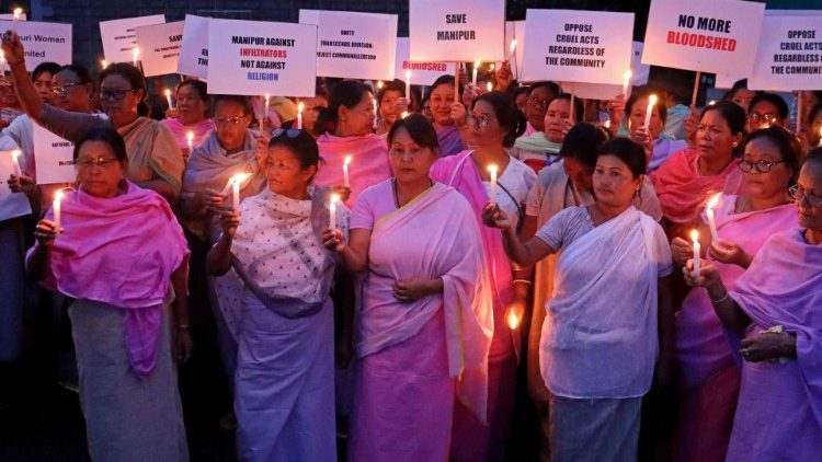 Frauen in Manipur demonstrieren gegen sexuelle Gewalt und fordern Freiden