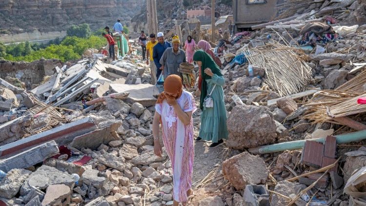 Shughuli bao zinaendelea nchini Morocco kutafuta manusura au watu ambao wamebaki chini ya vifusi kwa kutumia hata mbwa.