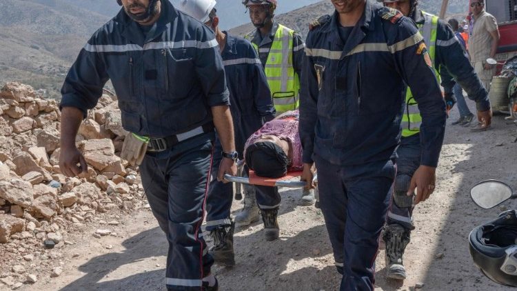 Wafanyakazi wanatoa msaada