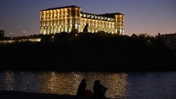 Svetilniška palača v Marseillu, kjer bo potekal večji del papeževega potovanja. 