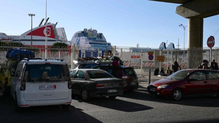 विभिन्न संस्कृतियों से "समृद्ध" शहर मार्सिले