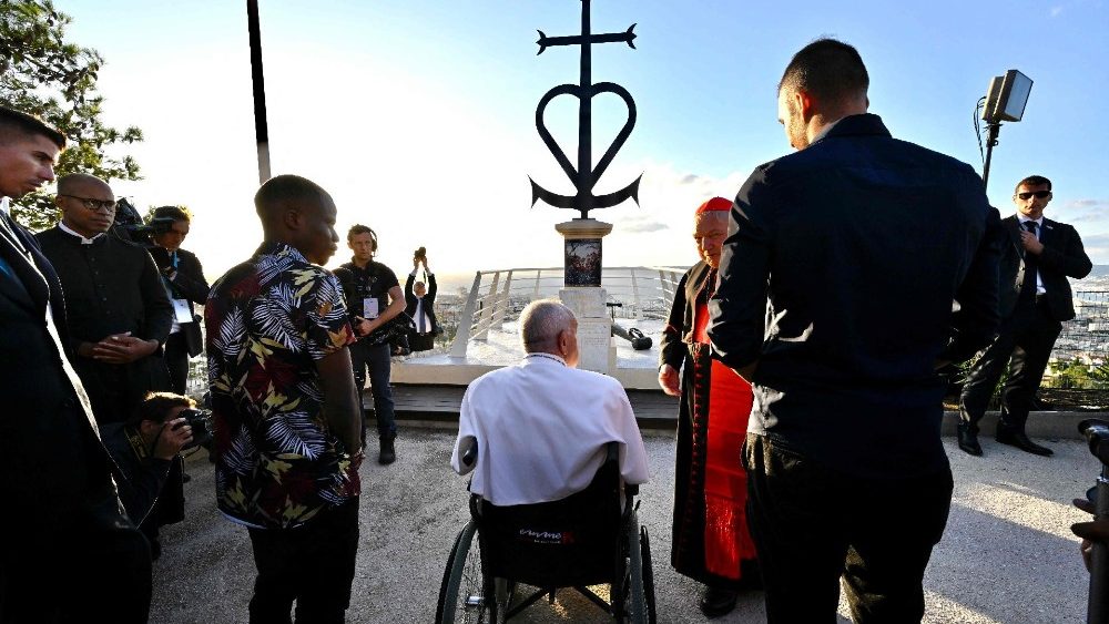  நினைவிடத்தில் திருத்தந்தை 