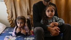 Aus Berg-Karabach geflohene Kinder in einer Unterkunft in Eriwan
