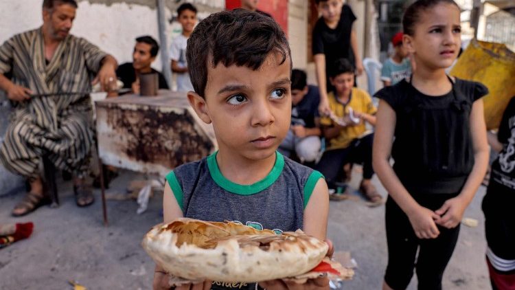 "É urgentemente necessário um acesso muito maior à ajuda alimentar, e o fornecimento de suprimentos deve se tornar um fluxo."