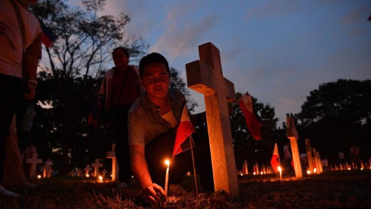 PHILIIPINES-HOLIDAY-ALL SAINTS DAY