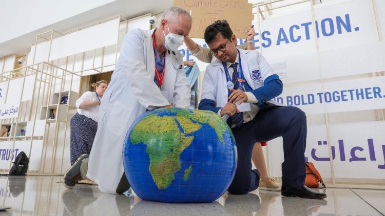 Une démonstration d'activistes à la COP28 de Dubaï, le 3 décembre 2023. 