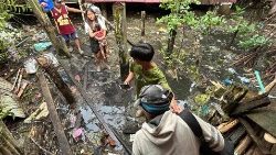 Upepo mkali na mafuriko huko Mkoa wa Surigao del Sur  nchini Ufilippino.