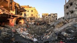 Rafah, sul da Faixa em Gaza, alvo de bombardeios: sistemas de água e saneamento em estado extremamente crítico (AFP)