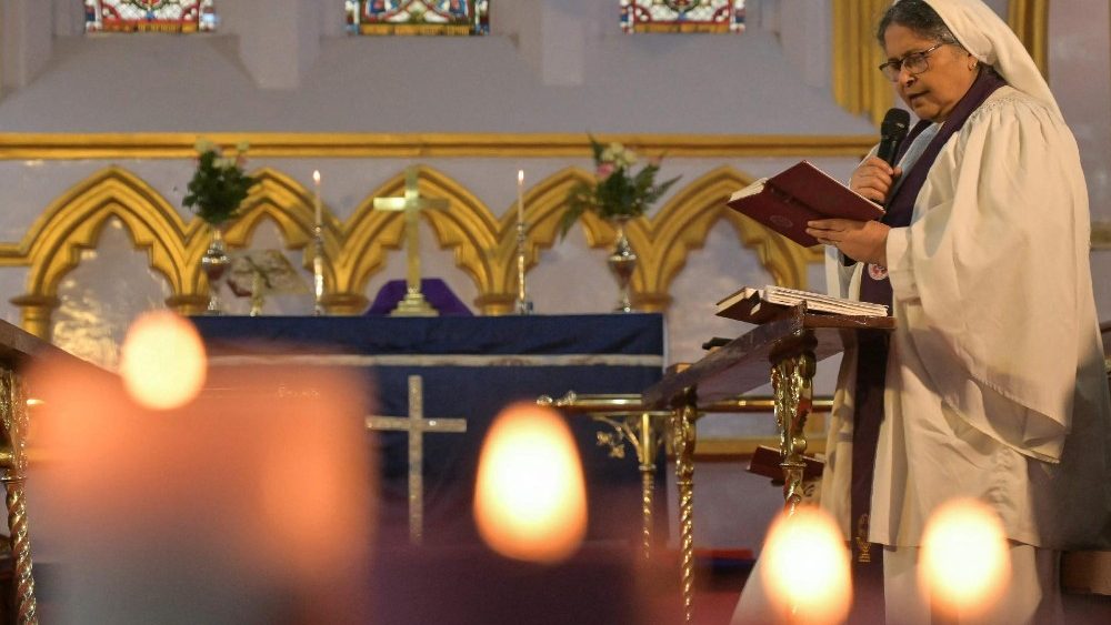 Celebração no dia de Natal em uma igreja em Amritsar, Índia, em 25 de dezembro de 2023. (Foto de Narinder NANU/AFP)