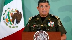 Mexico's defense minister briefs the press on situation of abducted migrants