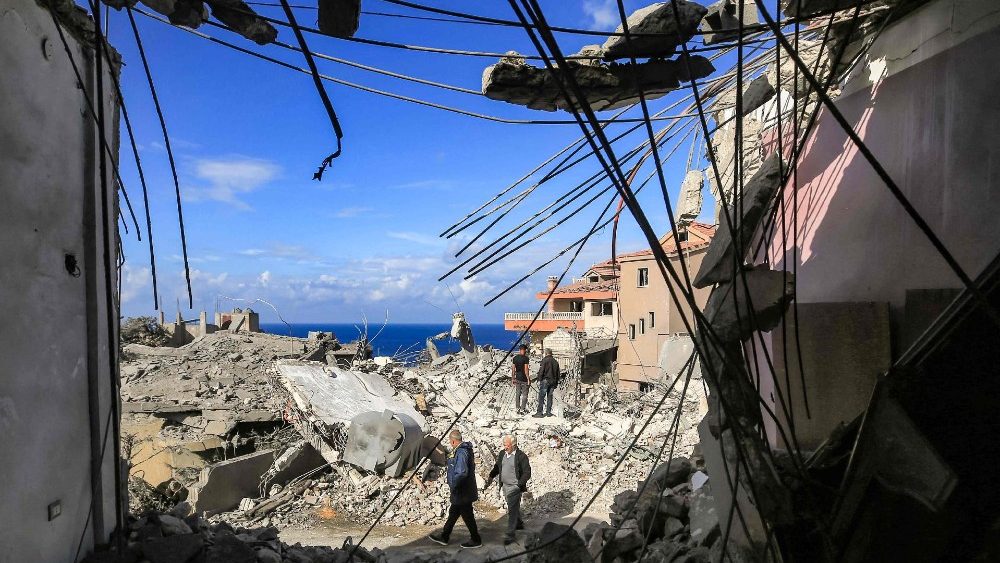 Destruição no centro de Naqura, sul do Líbano, fronteira com Israel. (Photo AFP)