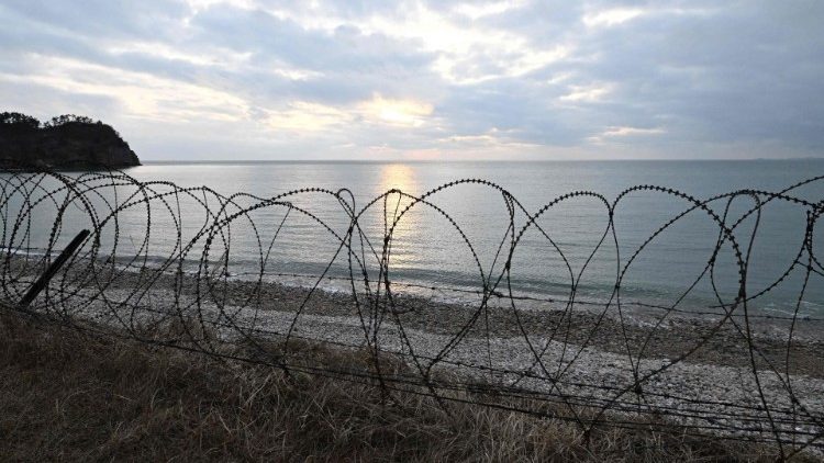 Korea Płn. stawia na prowokacje, katolicy modlą się pokój