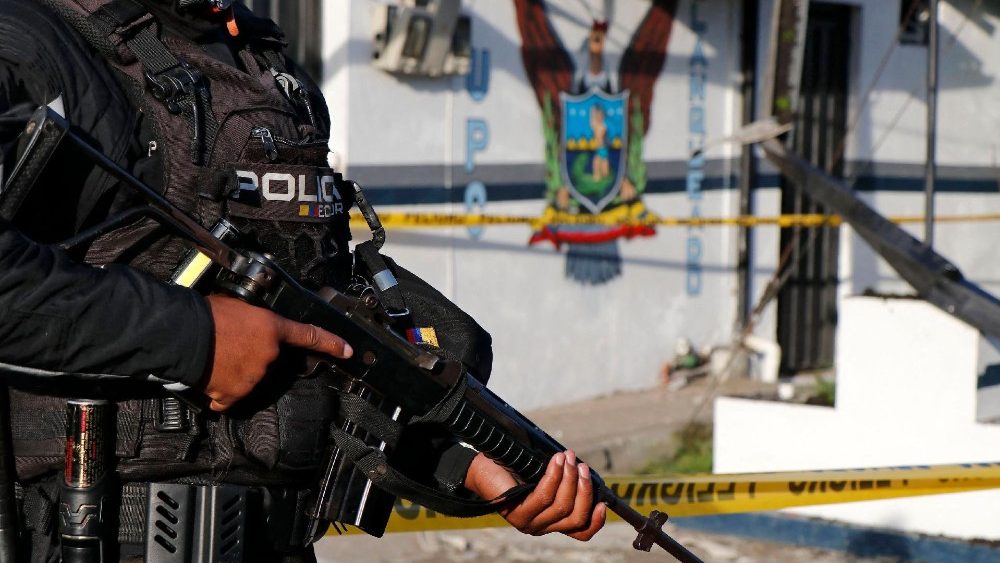 Soldado em Quito. Estado de emergência está em vigor no Equador (AFP)