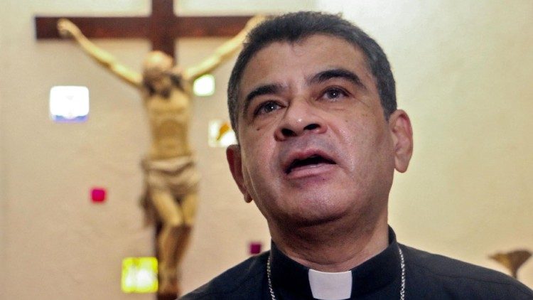 Biskup Rolando Álvarez, ktorý bol pôvodne odsúdený na 26 rokov väzenia