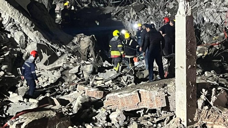 Ратавальнікі на месцы разбурэнняў у Эрбіле