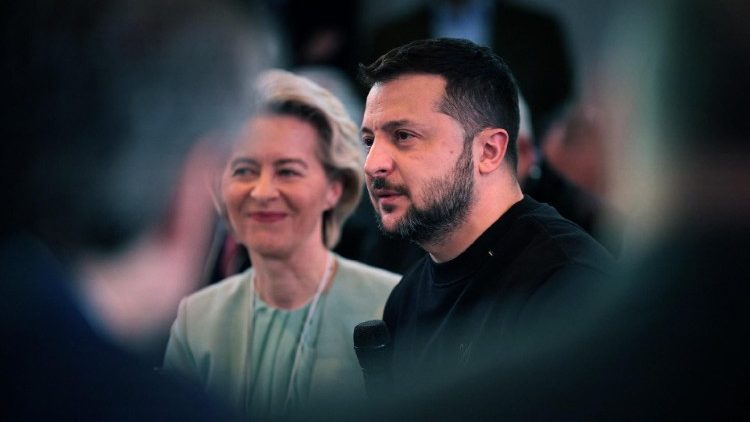 Ursula von der Leyen y Volodymyr Zelensky, entre las estrellas de la primera jornada del Foro Económico Mundial de Davos.