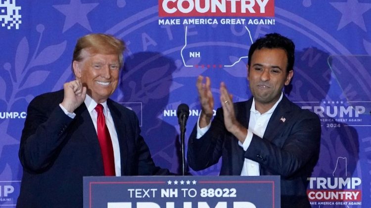 Donald Trump remporte le caucus de l'Iowa ce lundi 15 janvier, notamment avec le soutien du candidat républicain Vivek Ramaswamy. 
