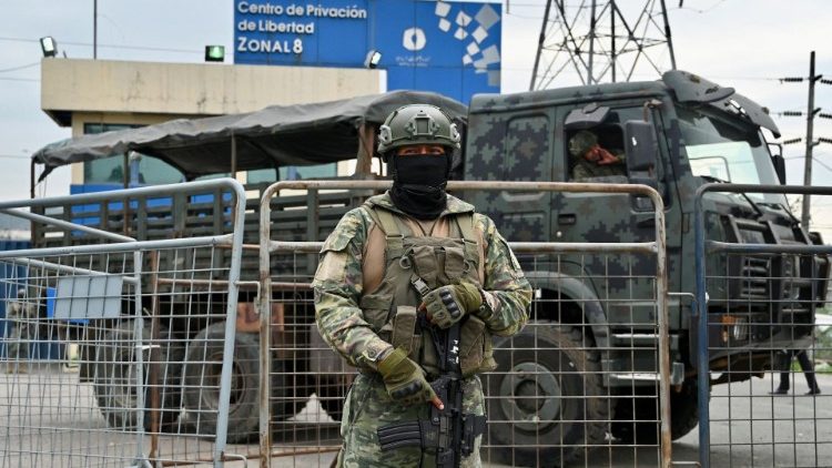 Equador: militar na rua - Foto: AFP