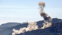 Der Konflikt weitet sich aus: Rauchwolken beim dem südlibanesischen Dorf Odaisseh an der Grenze zu Israel