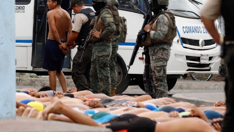 Die Massenverhaftung in Guayas, Ecuador, am Sonntag