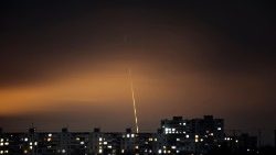 Um míssil russo lançado em Kharkiv, Ucrânia