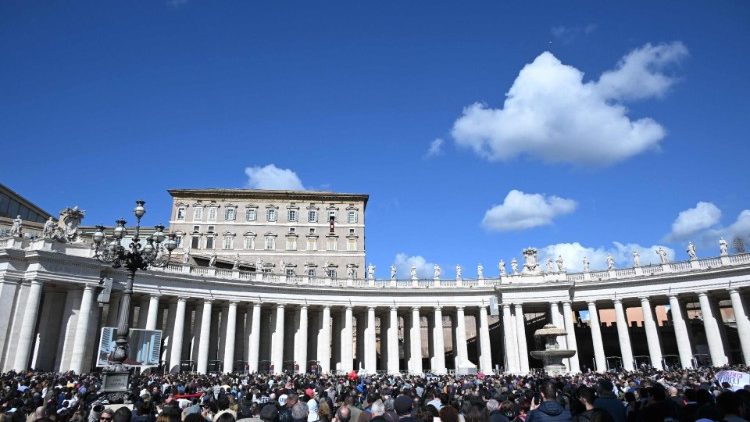 Паломники на площади Святого Петра (25 февраля 2024 г.)