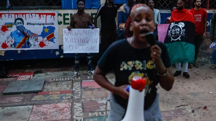 Une femme congolaise, au cours d'une marche pour dénoncer les tueries des M23, à l'Est de la République Démocratique du Congo