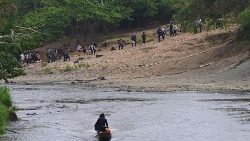 Migranten kommen an der Migranten-Anlaufstelle Lajas Blancas in Panama an 