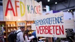 Plakate gegen die AfD bei der Eröffnung der Leipziger Buchwoche am 21.3.2024
