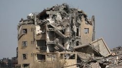 फिलीस्तीन में ध्वस्त एक इमारत