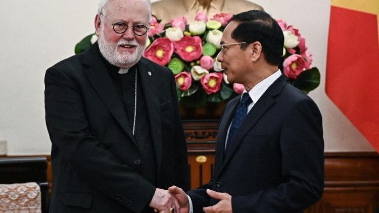 Paulas R. Gallagheris ir Bui Thjanh Sonas Hanojuje 2024 m. balandžio 9 d.