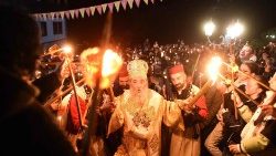 Des chrétiens orthodoxes célébrant la fête de Pâques en Macédoine. 
