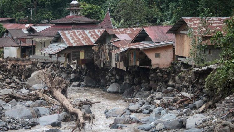 Massive flooding in West Sumatra claims several lives