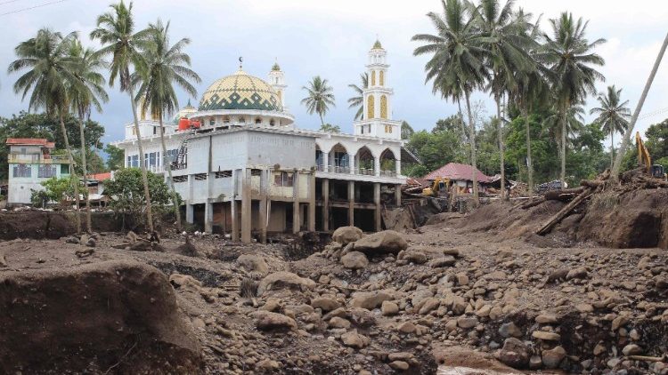 Intense flooding and landslides in West Sumatra