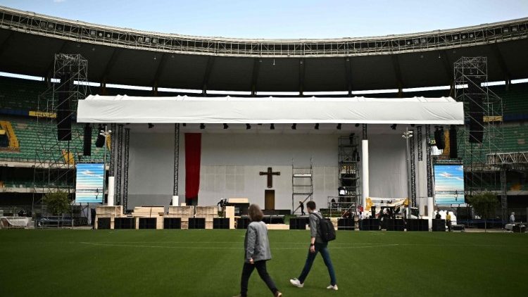 30 000 fidèles sont attendus au stade Bentegodi pour prendre part à la messe du Pape, samedi 18 mai 2024, à Vérone, en Vénétie (Italie). 