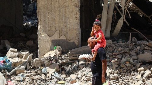 Francesco: finisca la guerra che è sempre una crudeltà. I bambini soffrono