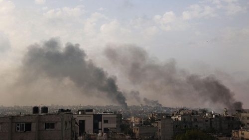 Medio Oriente, orrore a Rafah: 45 morti e 180 feriti in un raid