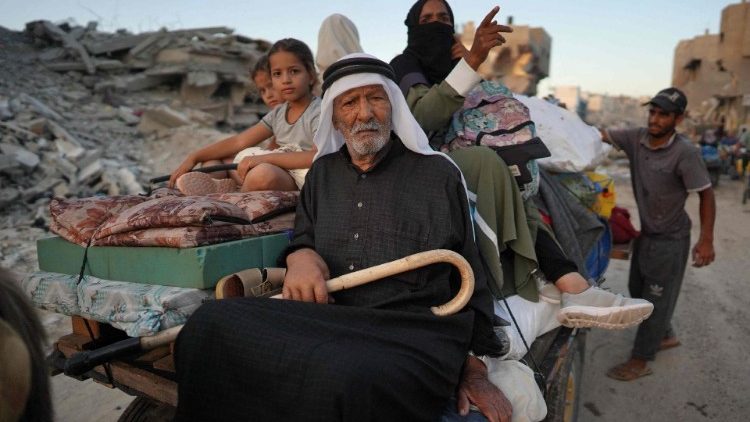 Civili palestinesi in fuga 