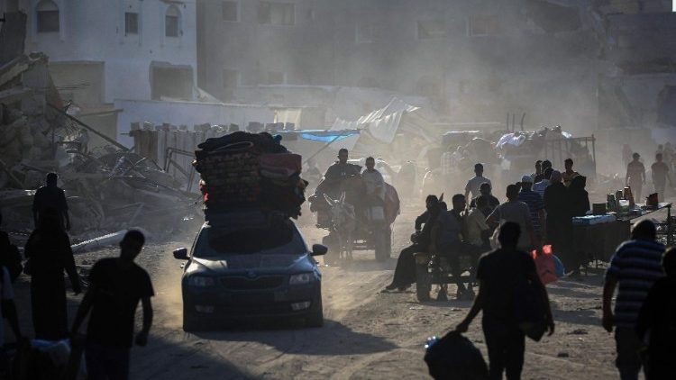 Displaced Palestinians fleeing  Rafah