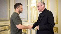 File photo of a meeting between Cardinal Parolin and President Zelensky
