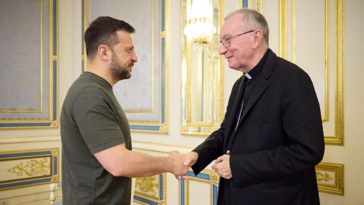 File photo of a meeting between Cardinal Parolin and President Zelensky