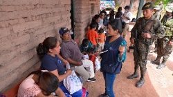 Notunterkunft für die Flüchtlinge in einer Schule in Nueva Reforma, Huehuetenango, Guatemala. Das aktuelle Foto wurde vom guatemaltekischen Präsidentschaftsamt veröffentlicht.