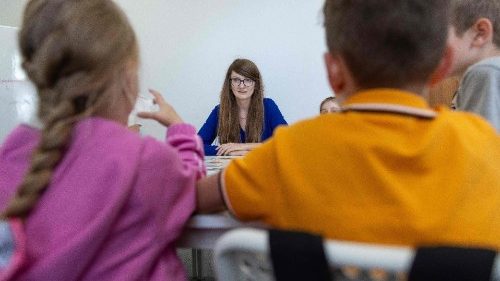 D: Bischöfe würdigen die Bedeutung der Muttersprache