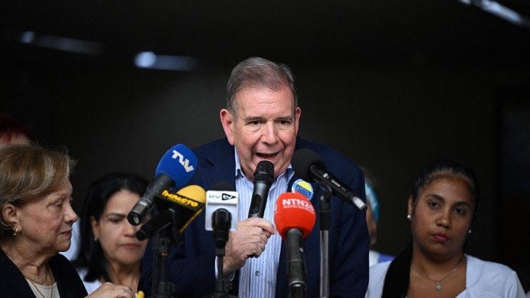 Un'iimagine di González Urrutia, oppositore del presidente venezuelano Maduro