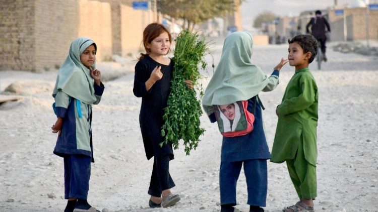 Barn i Afghanistan (17. september 2024, Mazar-i-Sharif)