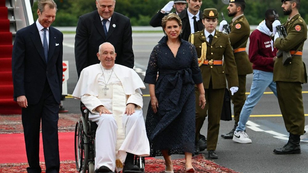 Падчас цырымоніі прывітання Францішка ў аэрапорце Люксембурга