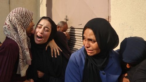 El Papa: Que el diálogo sustituya a las armas