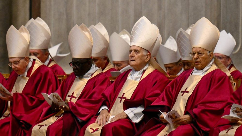 Падчас Эўхарыстыі за памерлых на працягу апошняга года кардыналаў і біскупаў 