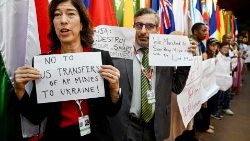 Aktivisten und Überlebende protestieren in Kambodscha gegen Landminen