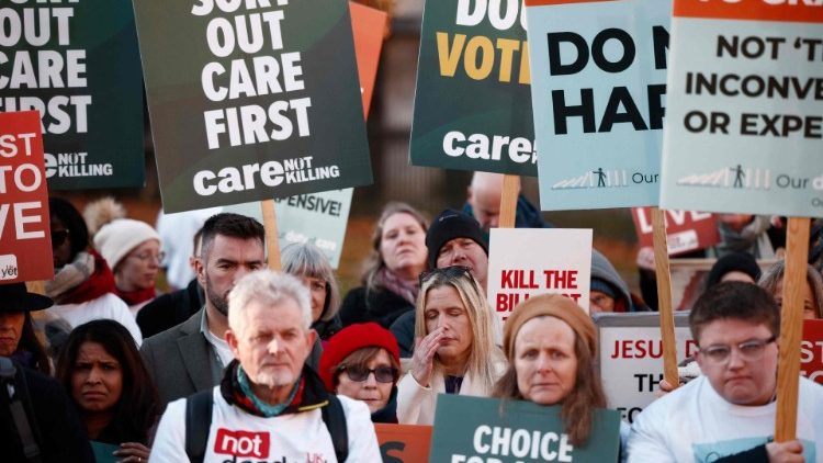 Người dân Anh chống lại luật trợ tử (tháng 11/2024)